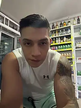 OliverWest04 Show in webcam