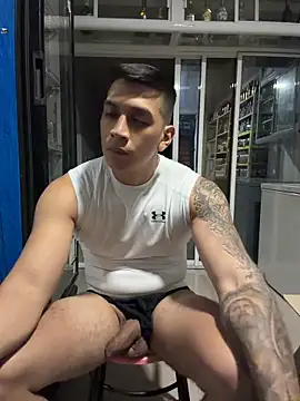 OliverWest04 Show in webcam