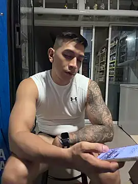 OliverWest04 Show Webcam