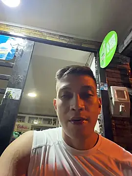 OliverWest04 Show in webcam