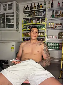 OliverWest04 Show in webcam