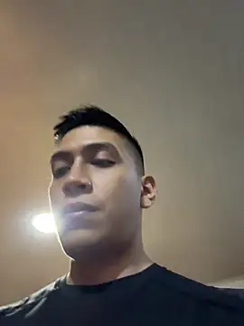 OliverWest04 Show in webcam