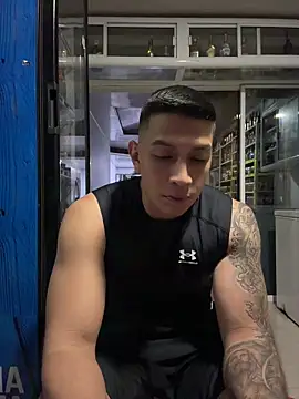 OliverWest04 Show Webcam