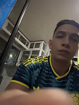 OliverWest04 Show in webcam