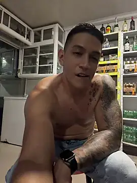 OliverWest04 Show in webcam