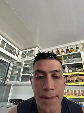 OliverWest04 Show in webcam
