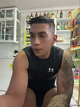 OliverWest04 Show in webcam