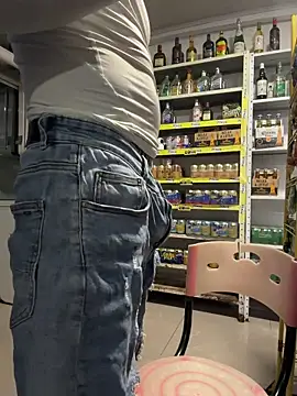 OliverWest04 Show in webcam