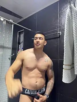 OliverWest04 Show in webcam