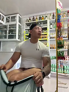 OliverWest04 Show in webcam