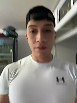 OliverWest04 Show in webcam