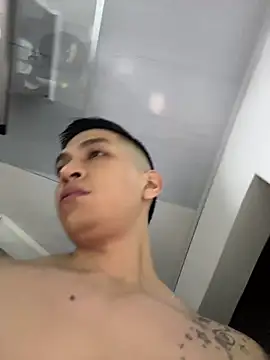 OliverWest04 Show in webcam