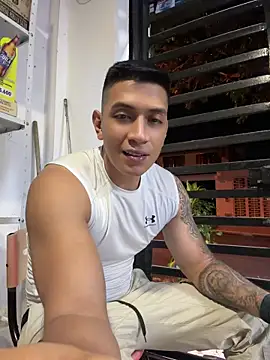 OliverWest04's Webcam Show