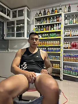 Show modela OliverWest04 na web-kameri