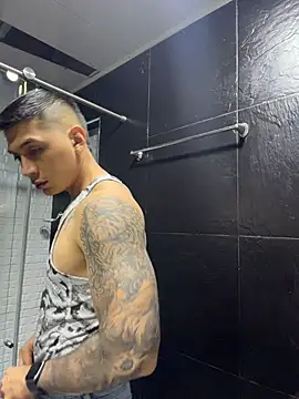 Pertunjukan Kamera Web OliverWest04