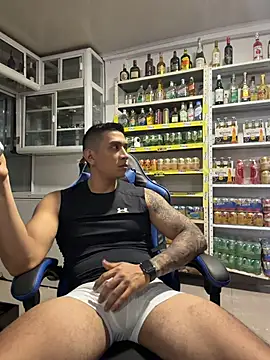 OliverWest04 Show in webcam
