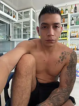 OliverWest04's Webcam Show