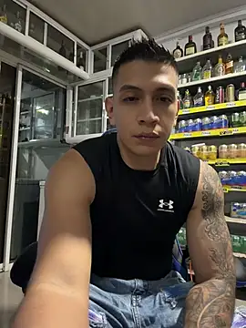 OliverWest04 Show in webcam