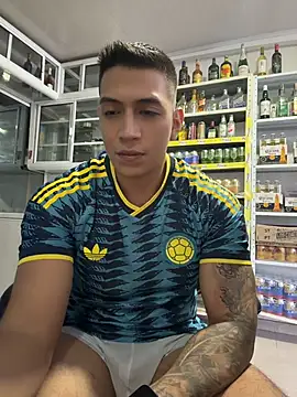 OliverWest04 Show in webcam