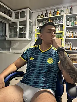 OliverWest04 Show in webcam