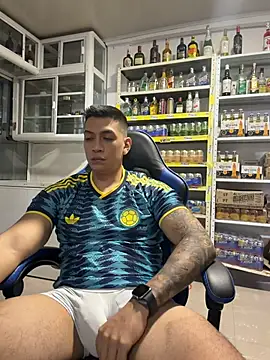 OliverWest04's Webcam Show
