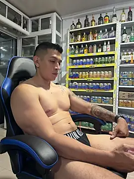 OliverWest04's Webcam Show