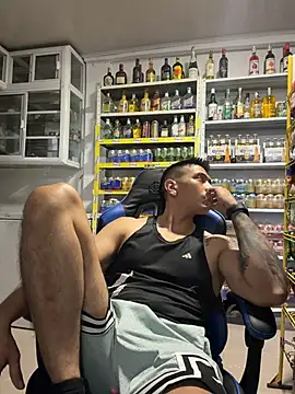 OliverWest04 Show in webcam