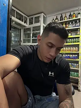 OliverWest04 Show in webcam