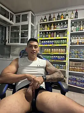 OliverWest04 Show in webcam