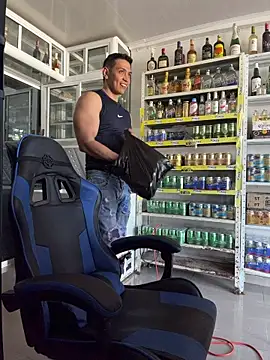 OliverWest04's Webcam Show