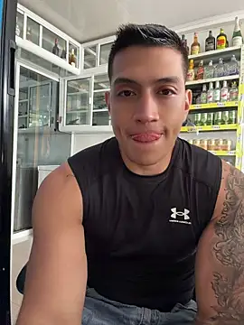 OliverWest04 Show in webcam