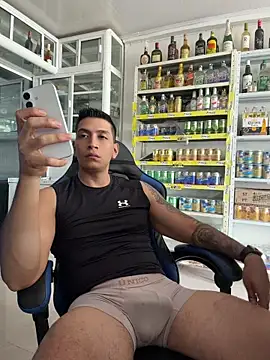 OliverWest04 Adlı Modelin Web Kamerası Şovu