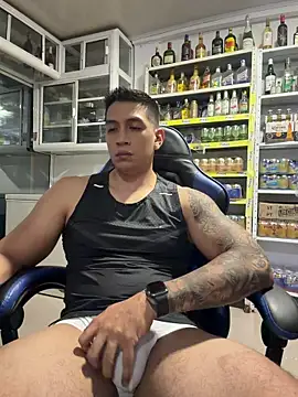 OliverWest04 Show in webcam