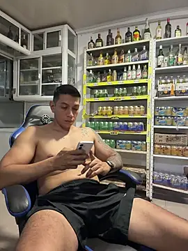 OliverWest04's Webcam Show
