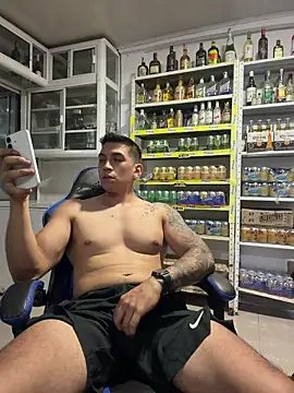 OliverWest04 Show Webcam