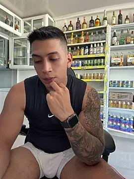 Show modela OliverWest04 na web-kameri