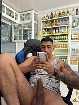 OliverWest04 Adlı Modelin Web Kamerası Şovu