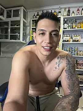 OliverWest04 Show in webcam