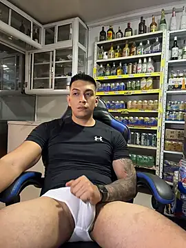 OliverWest04 Show in webcam