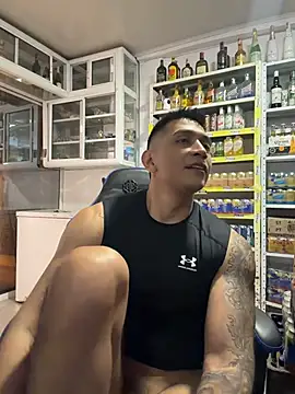 OliverWest04 Show in webcam