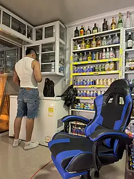 OliverWest04 Show Webcam
