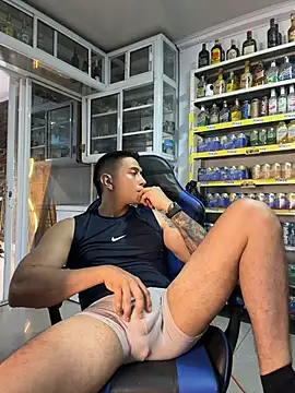 OliverWest04 Show Webcam