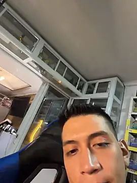 Show de OliverWest04 na webcam