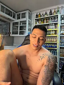 OliverWest04 Show in webcam