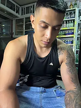 OliverWest04 – webcam-show