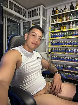 OliverWest04 Show Webcam
