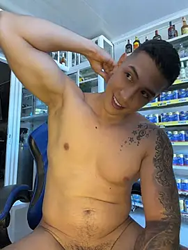 OliverWest04 Show in webcam