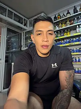 OliverWest04 Show in webcam