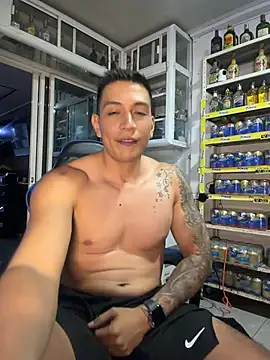 Pertunjukan Kamera Web OliverWest04