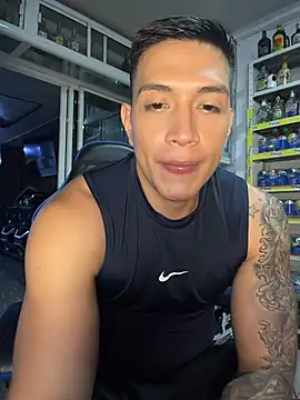 OliverWest04 Show in webcam